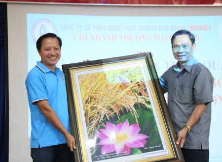  Nông dân tỉnh Đồng Tháp tham quan dây chuyền sản xuất Phân Bón Hữu Cơ Con Voi